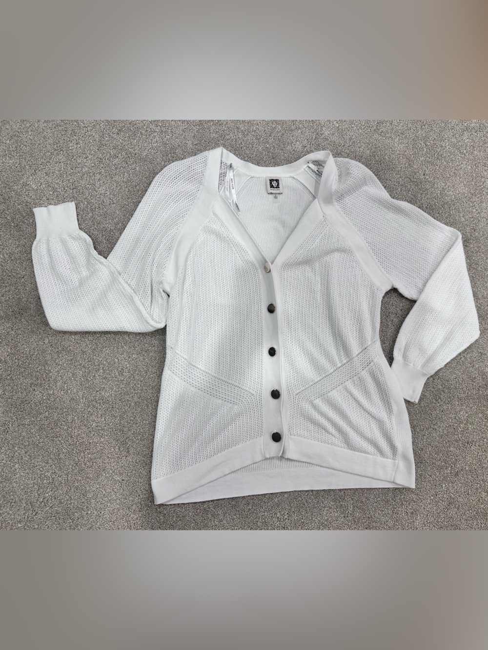 Anne Klein lightweight White Women’s Knit Cardigan Sweater sweetheart neck S